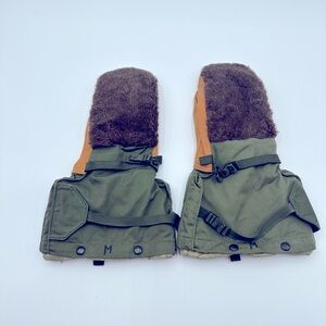 US Army Extreme Cold Weather Mitten Sz M